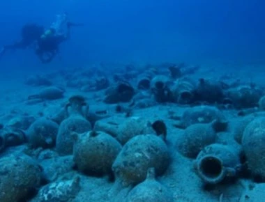 Πήγε για ψάρια και τελικά «ψάρεψε».. αμφορείς! (φωτο)